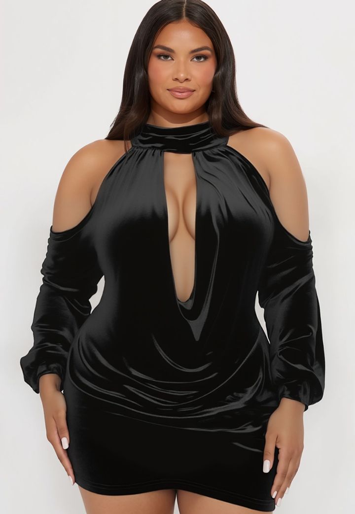 Vestido Negro Veludo Elástico - Ombros Nus Decote Drapeado