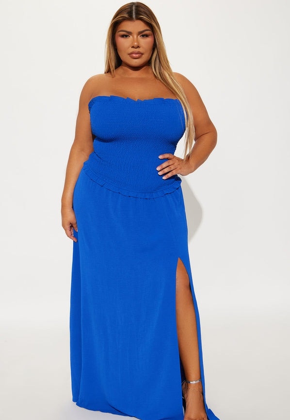Divine Bohème : Robe Maxi Smockée, Élégance et Sensualité