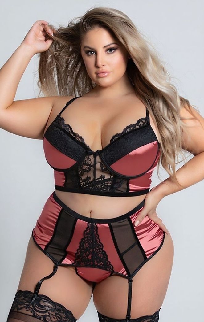 Ensemble Tatiana Roze Blush: Beha, Jarretelle, String