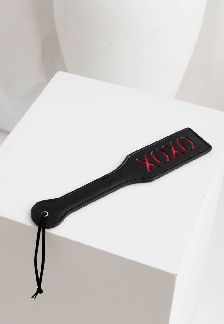 XOXO pala sculacciata